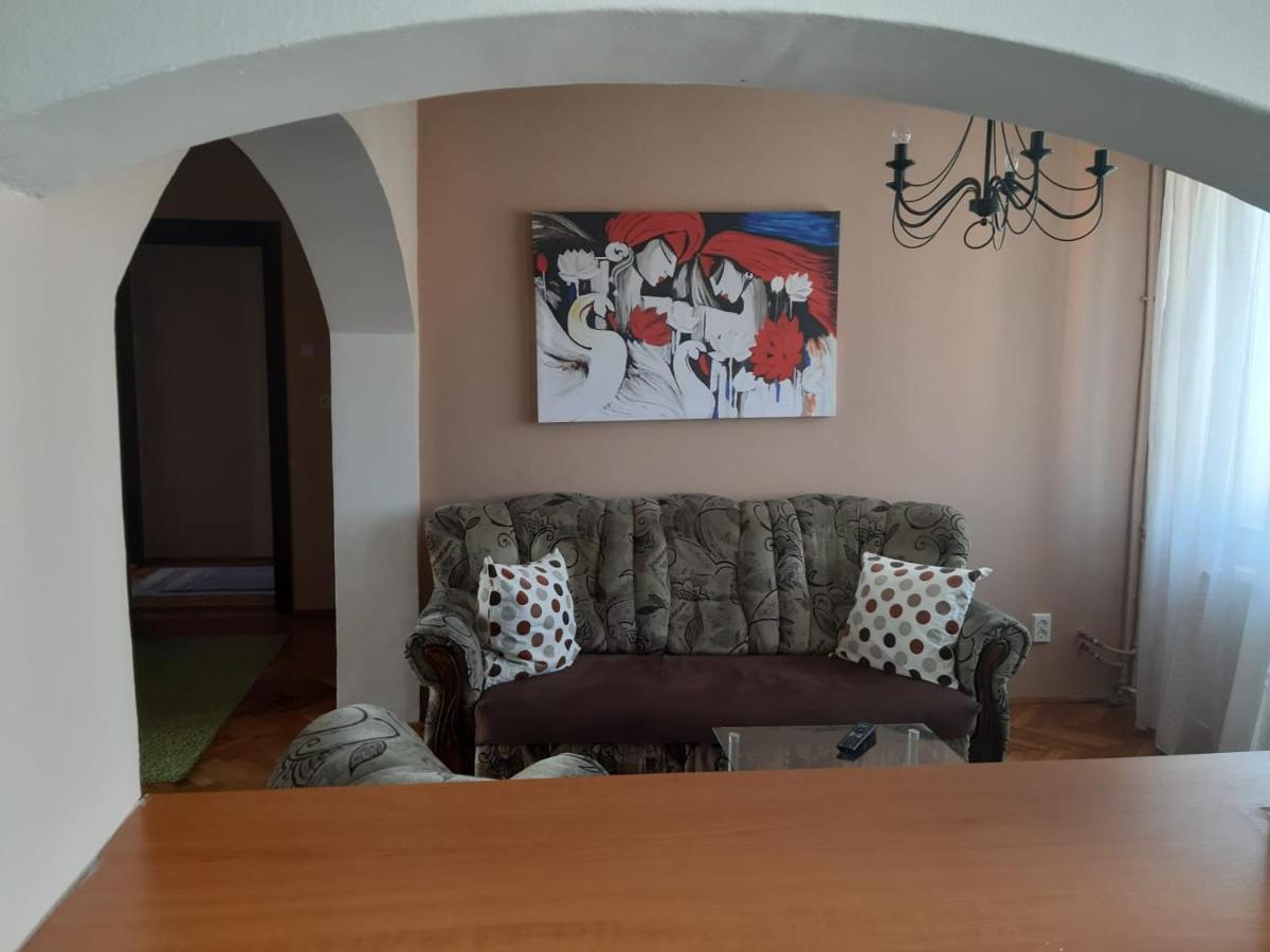 Pelican Proxy Apartment Oradea Eksteriør bilde