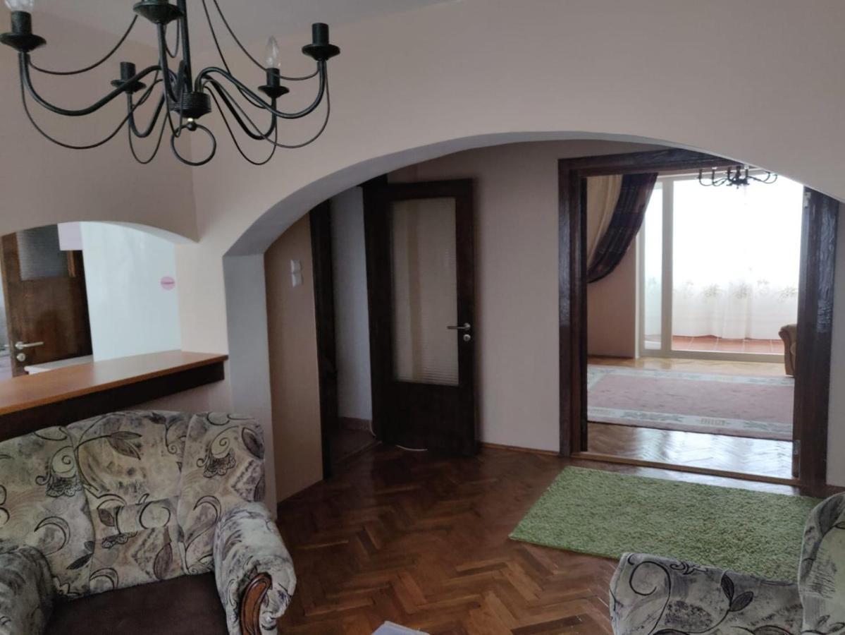 Pelican Proxy Apartment Oradea Eksteriør bilde